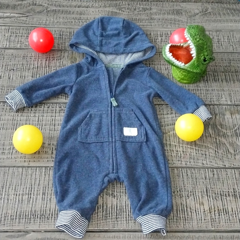 CARTER'S. Sleepwear  for baby. Size 0-3  months.